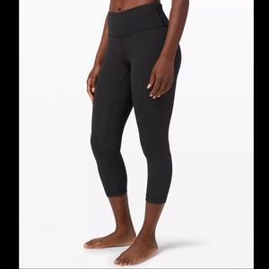 🖤Lululemon Black Wunder Under 21” Crop Luxtreme🖤